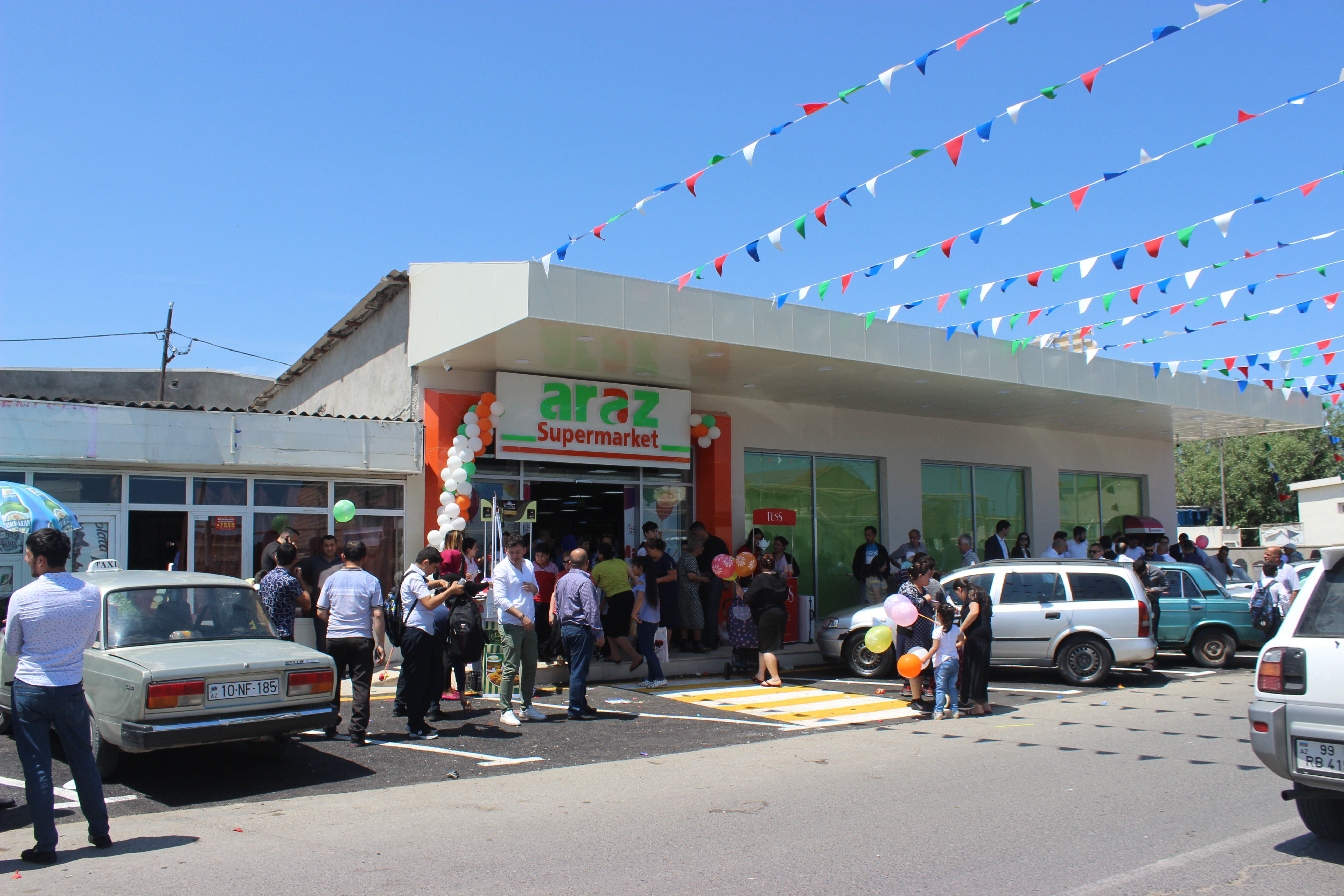 araz-supermarketler-sebekesi-saray-2-filialini-musterilerin-ixtiyarina-verdi-3